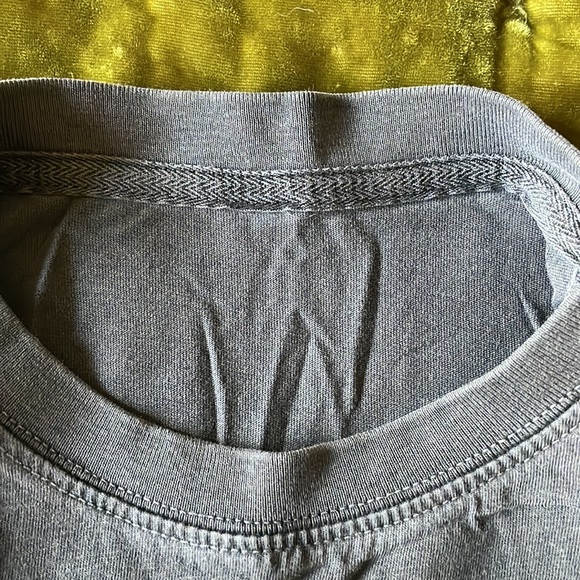 COOL GRAPHIC TEE!! - Picture 4 of 4